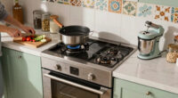 This Kitchen Proves Modern And Retro Can Actually Work Together
