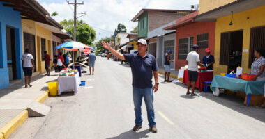 Santiago Clears Illegal Businesses In Barrio Meiggs